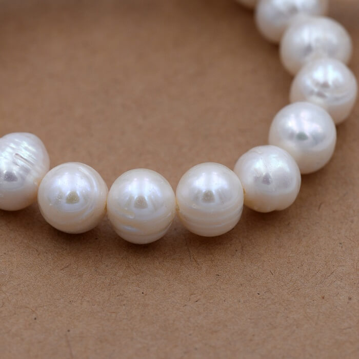 White potatoe freshwater pearl 9-10mm (1 strand-39.5cm)