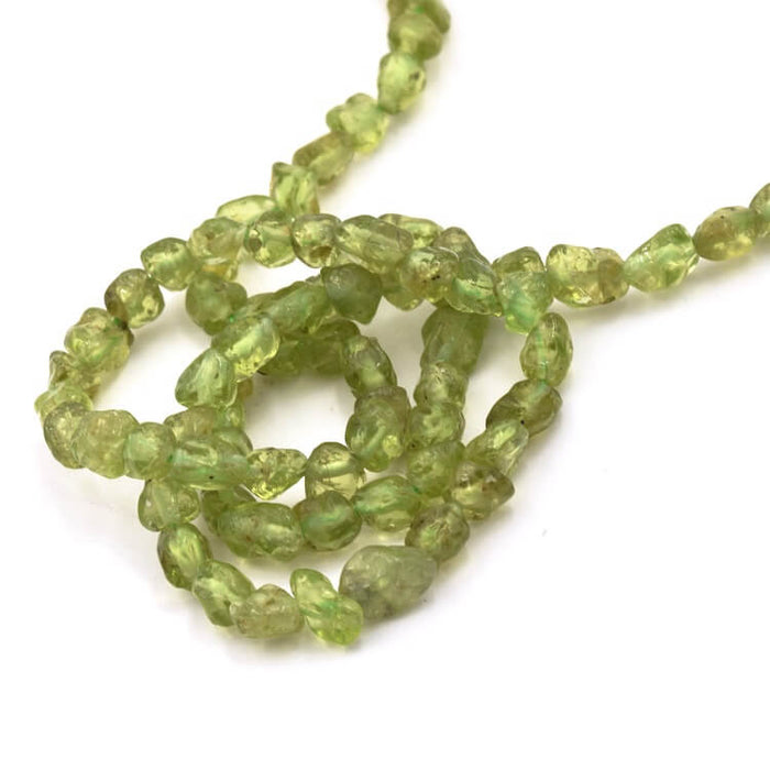 Peridot nugget bead 5-8x4-5mm - Hole: 0.8mm (1 Strand - 39cm)