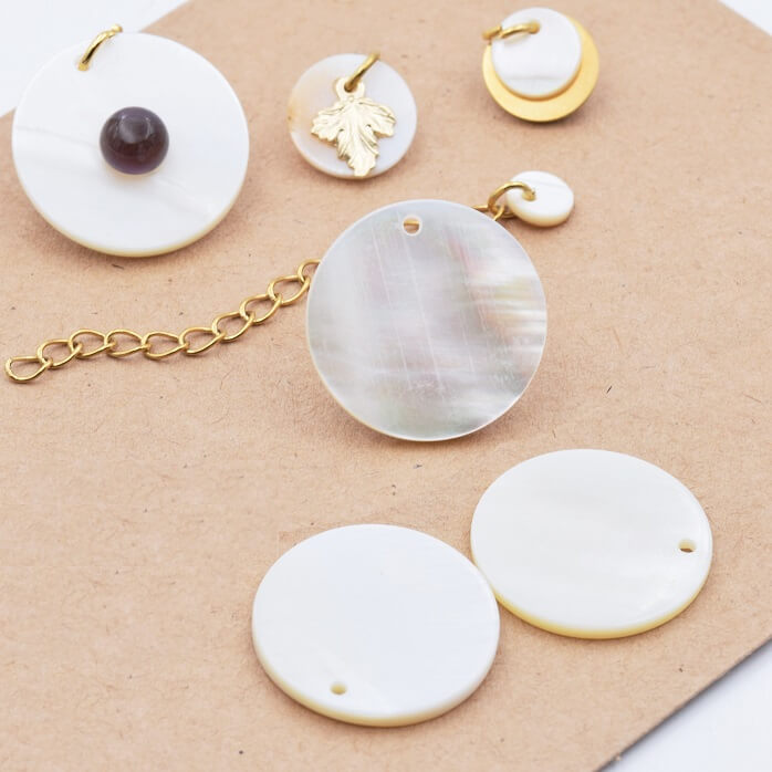 Charm Pendants Round Shell 20mm (5)