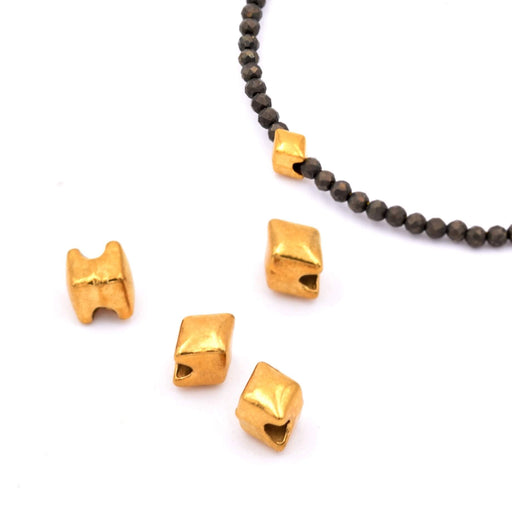 Golden stainless steel diamond-shaped bead 5x4mm - Hole: 1mm (4)