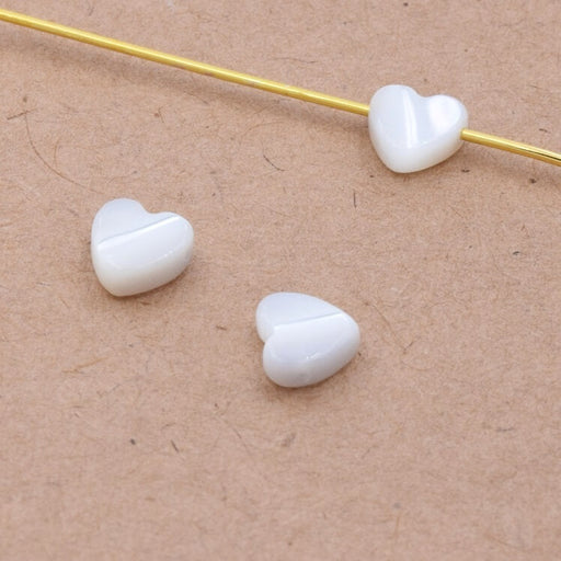 Natural white shell bead heart 7x6.5mm - hole: 0.8mm (3)