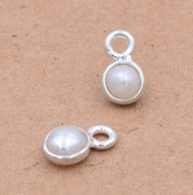small charm with freshwaterpearl coffee cream and Sterling Silver 8x5mm (2)