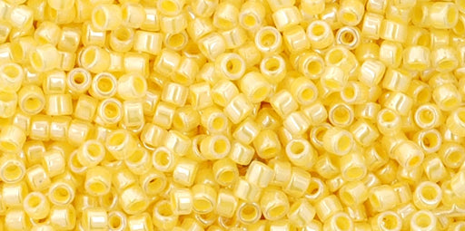 cc903- Toho Treasure beads 11/0 Ceylon Custard (5gr)