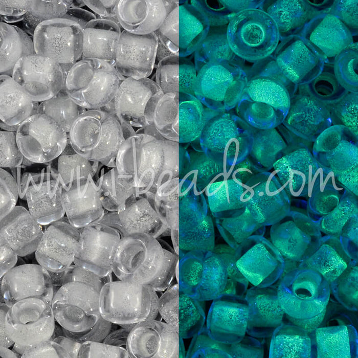 cc2725 - Toho beads 8/0 Glow in the dark gray crystal/bright green (10g)