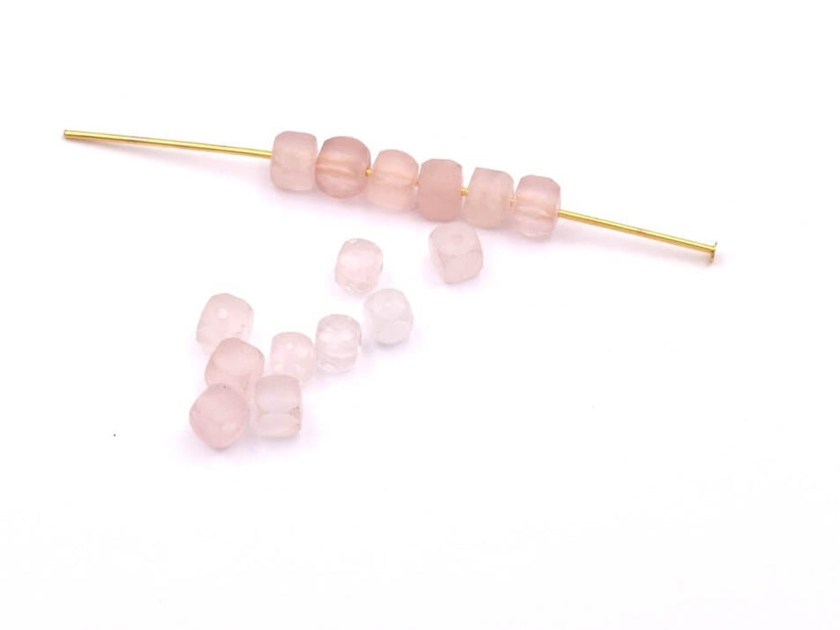 Cube facetted beads Rose Quartz 4mm hole: 0.6mm (10)