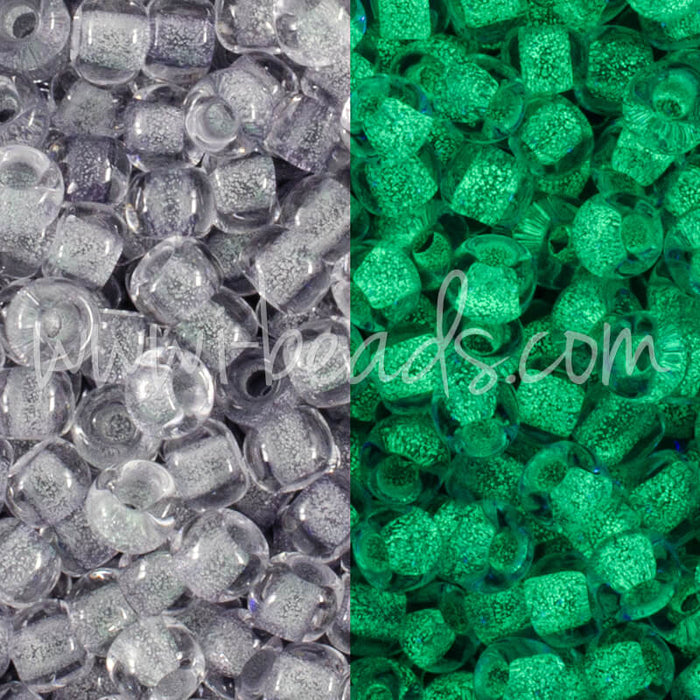 cc2725 - Toho beads 11/0 Glow in the dark gray crystal/bright green (10g)